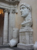 Les restes de la statue colossale de Constantin